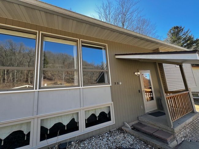 987 Valley View Drive, Home with 3 bedrooms, 2 bathrooms and null parking in RICHLAND CENTER WI | Image 4