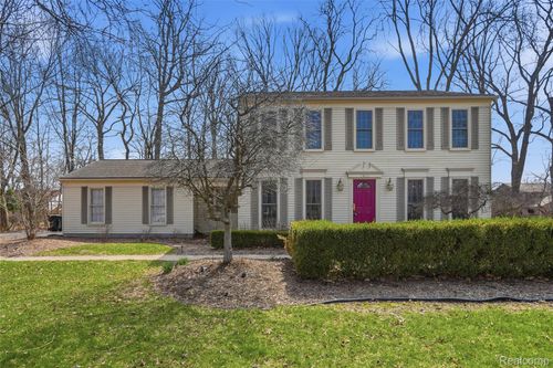 1433 Chestnut Ln, Rochester Hills, MI, 48309-1720 | Card Image