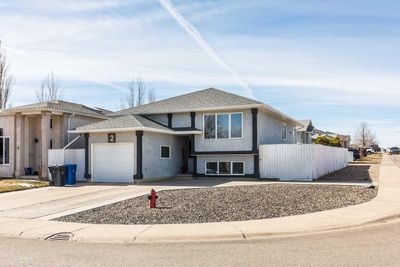 2 Assiniboia Rd W, House detached with 4 bedrooms, 2 bathrooms and 4 parking in Lethbridge AB | Image 1