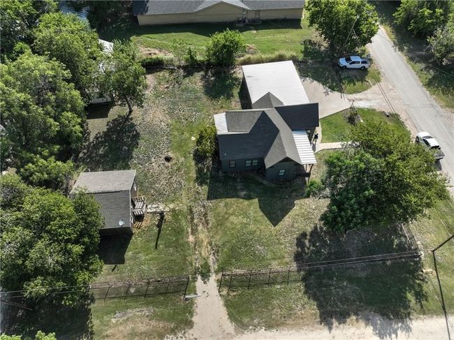 153 E Norway St, House other with 3 bedrooms, 1 bathrooms and 3 parking in Walnut Springs TX | Image 25