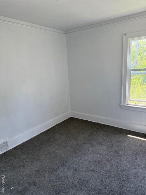 13623 Wadsworth St, Detroit, MI, 48227-3039 | Card Image