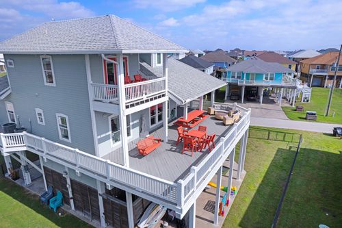 2640 Breaker Dr, Crystal Beach, TX, 77650-3613 | Card Image