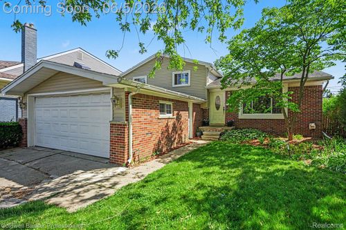 22606 Manor St, Saint Clair Shores, MI, 48081-2331 | Card Image