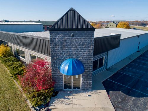 665 W Connexion Way, Columbia City, IN, 46725-1034 | Card Image