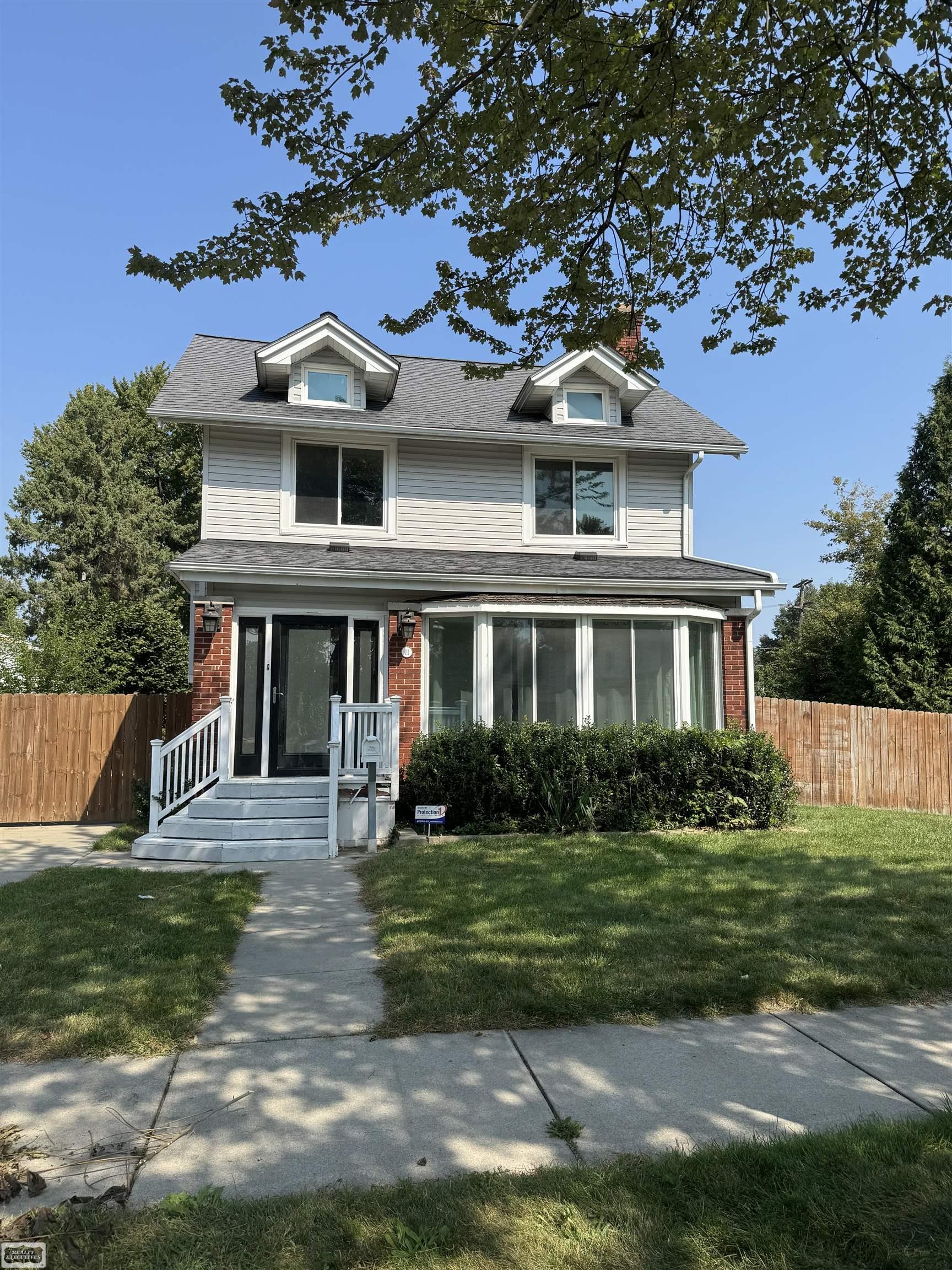 Fessenden St, Mount Clemens, MI 48043