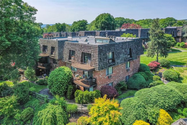 5 - 7 Briarcliff Dr S, Condo with 2 bedrooms, 2 bathrooms and 1 parking in Ossining NY | Image 4