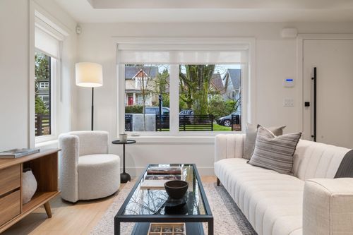 2-2541 Grant St, Vancouver, BC, V5K3G6 | Card Image