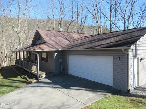1061 Old Laurel Ln, Sevierville, TN, 37876-9247 | Card Image