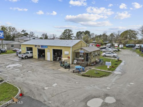 1215 Us 17 Hwy N, New Bern, NC, 28560-5042 | Card Image