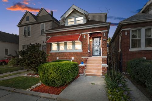 8438 S Morgan St, Chicago, IL, 60620-3244 | Card Image