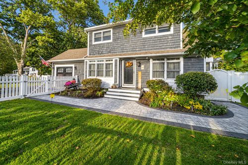 517 Waverly Ave, Patchogue, NY, 11772-1585 | Card Image