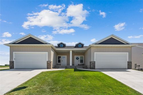 2375 Bluegrass St, Marion, IA, 52302-6006 | Card Image