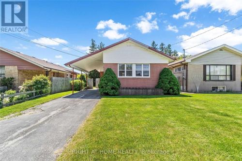 15 Arnprior Rd, Scarborough, ON, M1K5A5 | Card Image