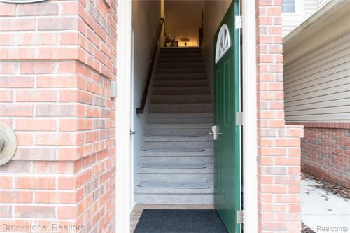 86-7852 Marie Dr, Shelby Township, MI, 48316-5372 | Card Image