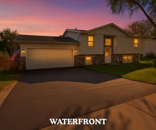 637 E Clay St, Whitewater, WI, 53190-2009 | Card Image