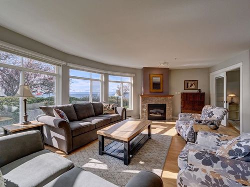 103-5470 Inlet Ave, Sechelt, BC, V7Z0H4 | Card Image