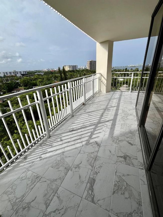 APT-1009 - 1000 Quayside Ter, Condo with 2 bedrooms, 2 bathrooms and null parking in Miami FL | Image 17