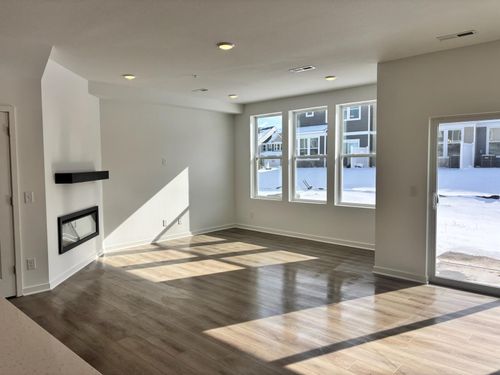 4760 Airlake Curv, Woodbury, MN, 55129-7603 | Card Image