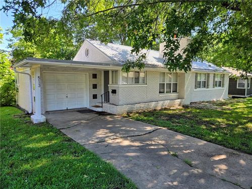 513 Broad St, Warrensburg, MO, 64093-2430 | Card Image