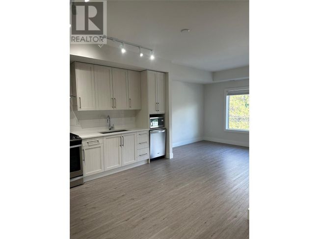 PH16 - 4380 Lakeshore Rd, Condo with 2 bedrooms, 1 bathrooms and 1 parking in Kelowna BC | Image 7