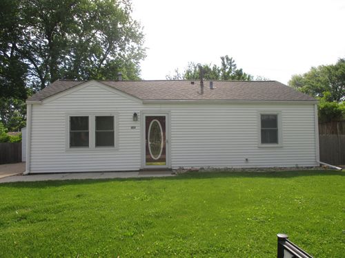 7405 N Pine St, Davenport, IA, 52806-1143 | Card Image