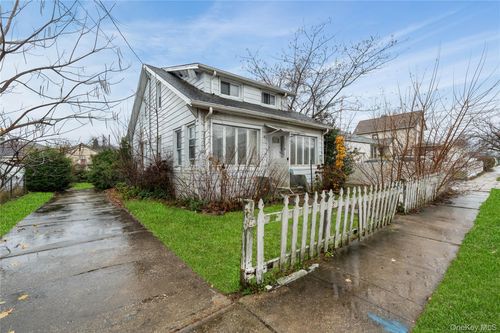 188 Woodside Ave, Freeport, NY, 11520-1240 | Card Image