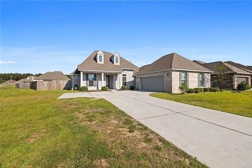 8797 Providence Dr, Denham Springs, LA, 70726-6642 | Card Image