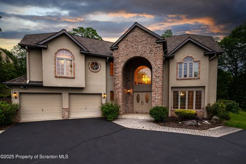 133 Glenmaura Dr, Moosic, PA, 18507-1904 | Card Image