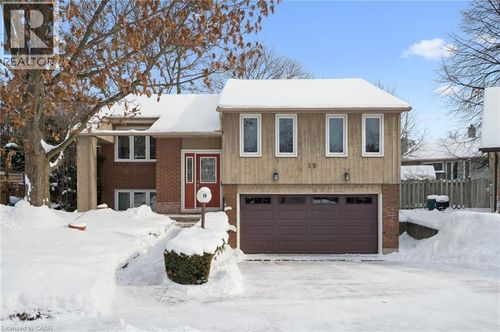 19 Broadview Crt, Kitchener, ON, N2A2X8 | Card Image