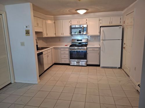 g5-50 Brookside G5 Drive, Exeter, NH, 03833 | Card Image