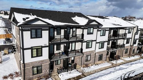 96 Oat Lane, Kitchener, ON, N2R0S8 | Card Image