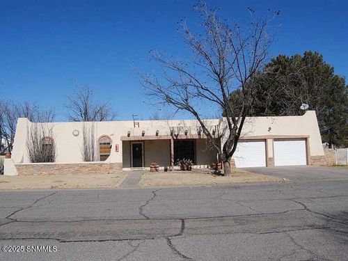 105 Los Nogales Dr, Las Cruces, NM, 88001-7408 | Card Image