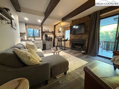 b-76 Creekside Dr, Banner Elk, NC, 28604-8499 | Card Image