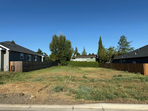 2535 Deschutes Dr, Medford, OR, 97504-5947 | Card Image