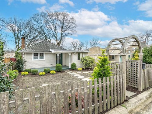 121 15th Ave, Sea Cliff, NY, 11579-1507 | Card Image