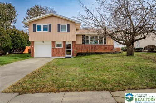 827 College Ln, ALLENTOWN, PA, 18103-4612 | Card Image