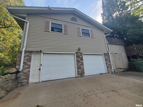 1637 Harrison Dr, Clinton, IA, 52732-6855 | Card Image