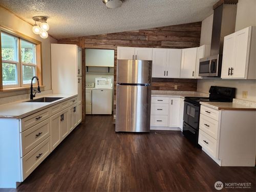 241 E Mclane Dr, Shelton, WA, 98584-9041 | Card Image