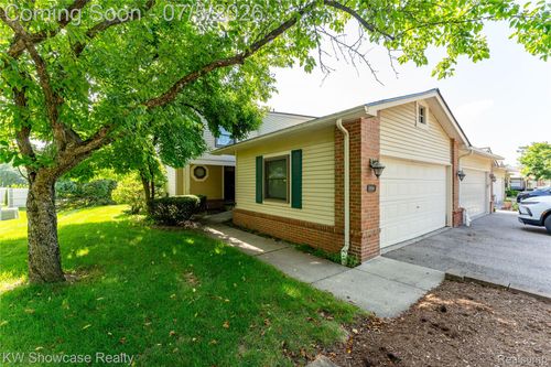 5666 Drake Hollow Dr E, West Bloomfield, MI, 48322-1272 | Card Image