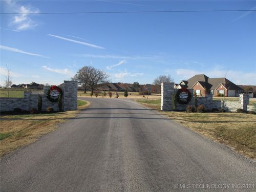 7 Longacre Drive, Ramona, OK, 74061 | Card Image