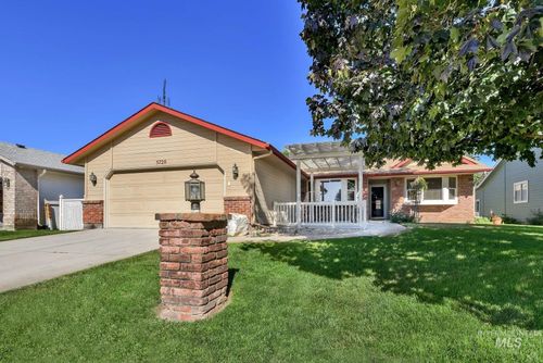 5720 N Oasis Dr, Garden City, ID, 83714-1702 | Card Image