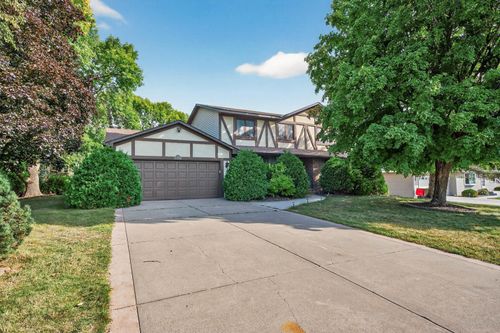 3925 Gresham Cir N, Oakdale, MN, 55128-3215 | Card Image