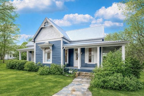 306 5th Ave, Smithville, TX, 78957-3062 | Card Image