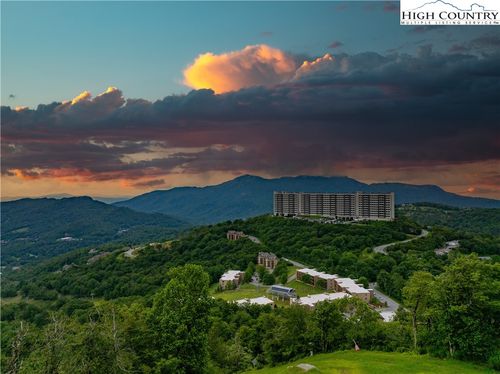 2-3226-303 Sugar Top Dr, Sugar Mountain, NC, 28604-8766 | Card Image