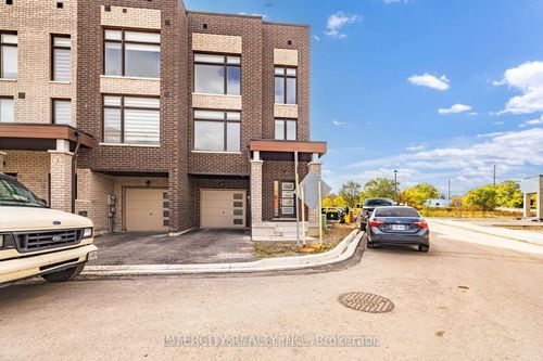 2 Queenpost Dr, Brampton, ON, L6Y6L2 | Card Image