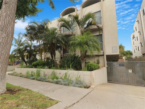 813 E La Palma Dr, Inglewood, CA, 90301-3425 | Card Image