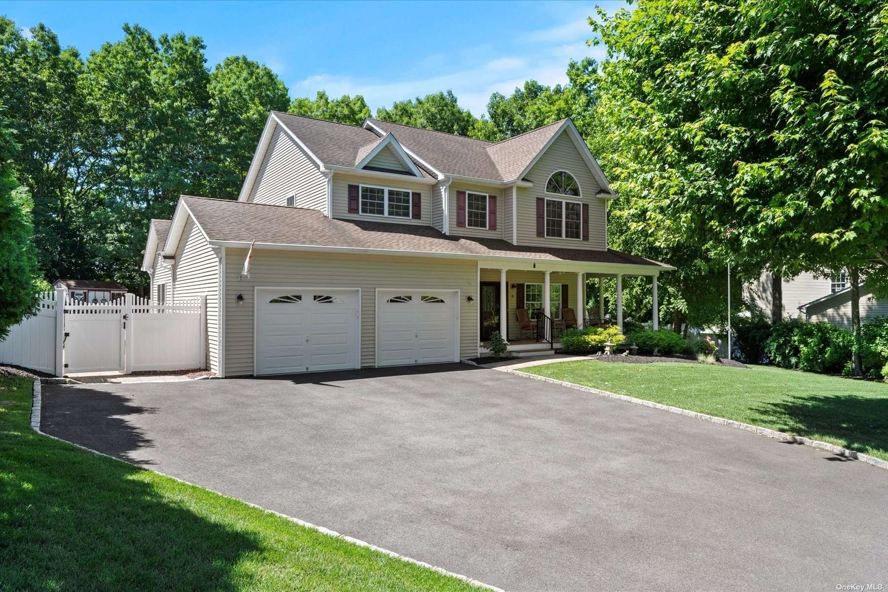 Newport Ct, Miller Place, NY 11764