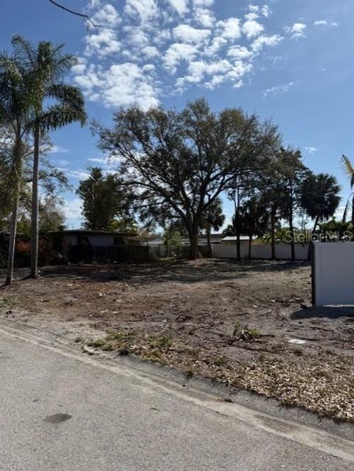 6611 Kingswood Dr N, ST PETERSBURG, FL, 33702-7433 | Card Image