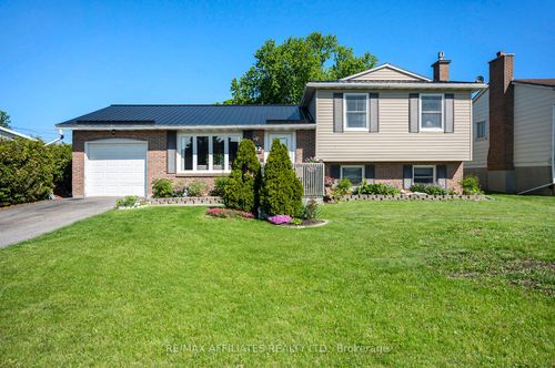 12 Ross St, Smiths Falls, ON, K7A4V6 | Card Image