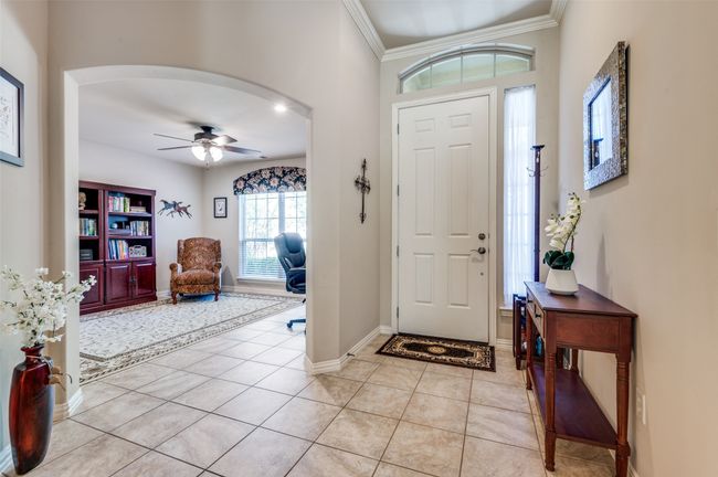 Welcoming entryway | Image 4